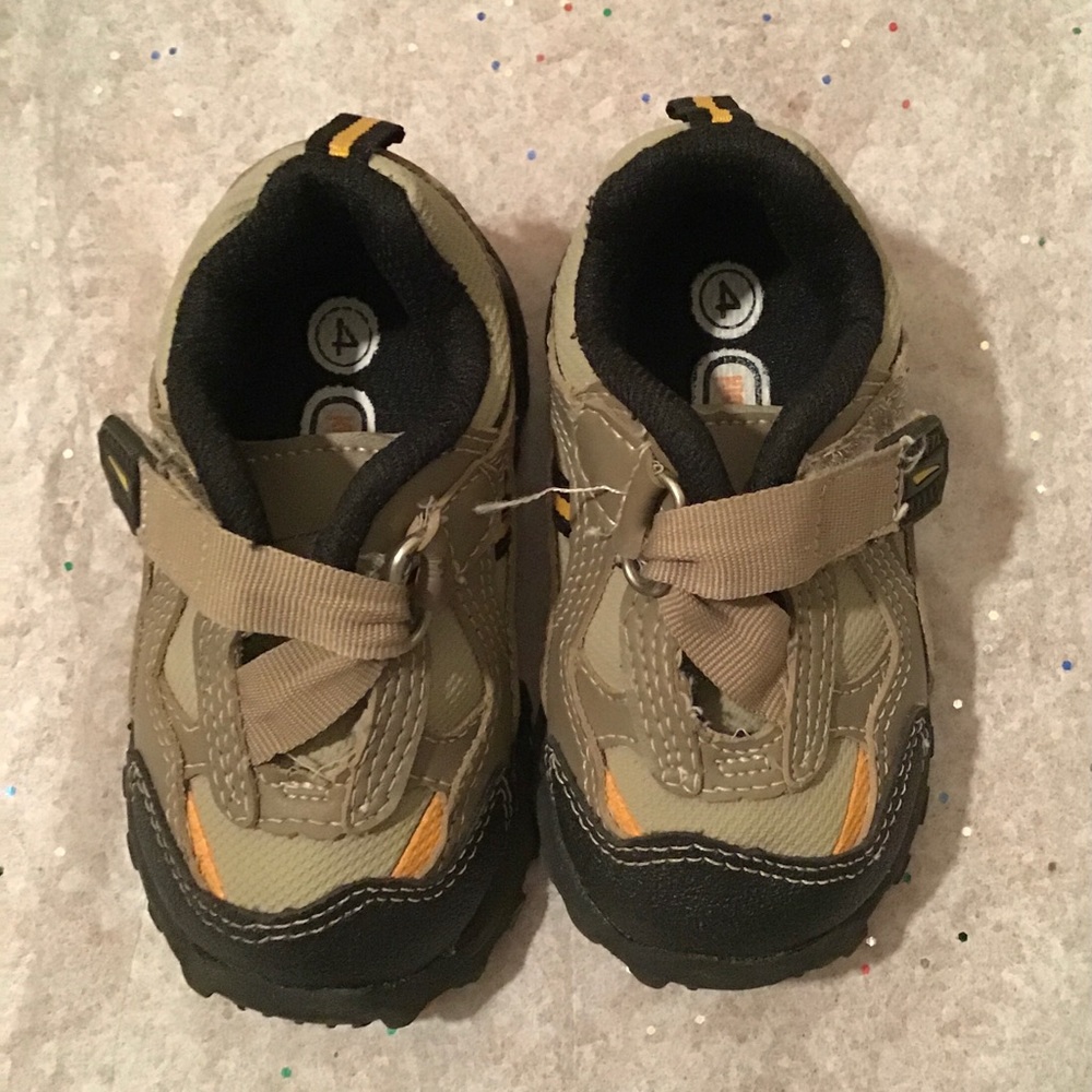 Kid Connection Sneakers Shoes Sz 4